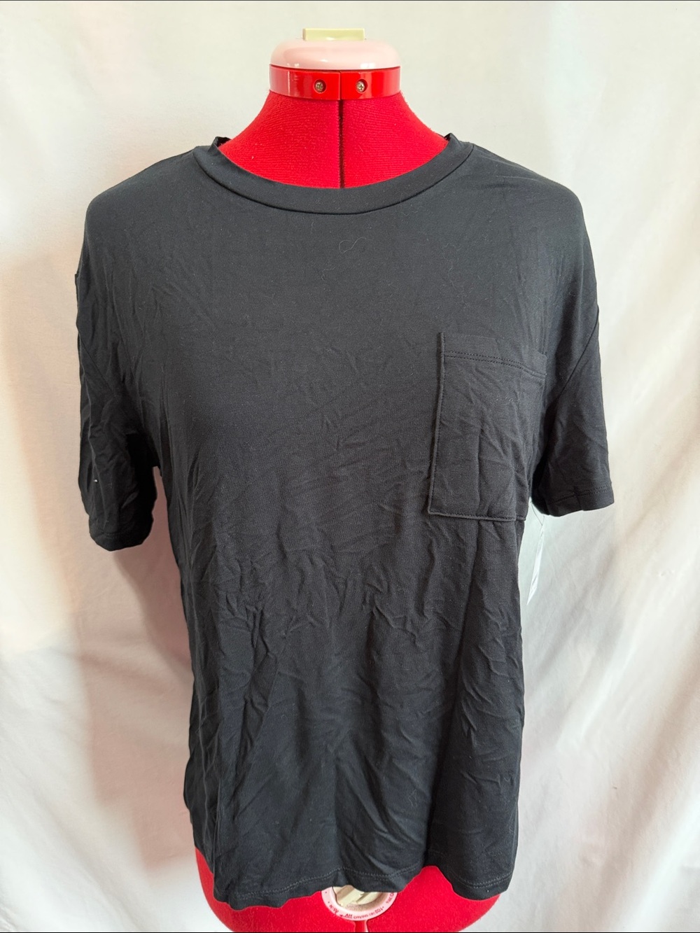 Amazon Essentials Women's Black Short Sleeve Pocket Tee